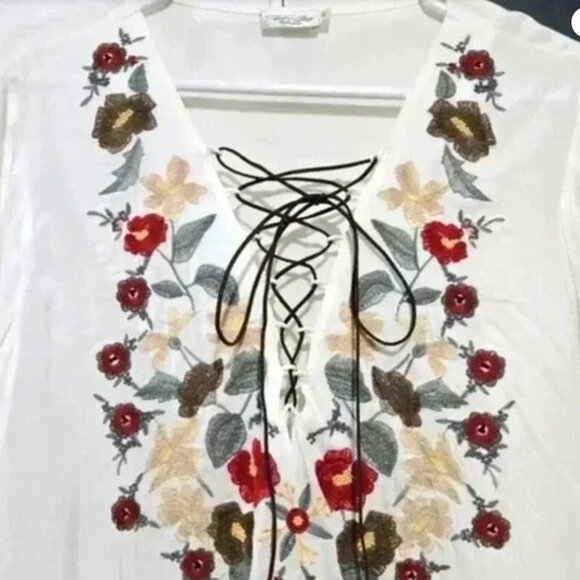 Tasha Polizzi | White Floral Embroidered Bell-Sleeved Blouse, Sz M ♥ Like new! - Picture 3 of 5